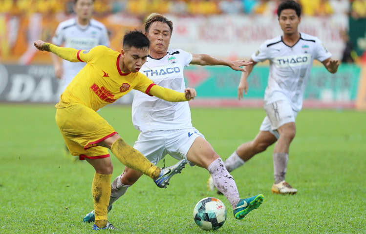Sau thời gian dài hoãn vì Covid-19, bóng đá Việt Nam trở lại bằng giải Cup Quốc gia.