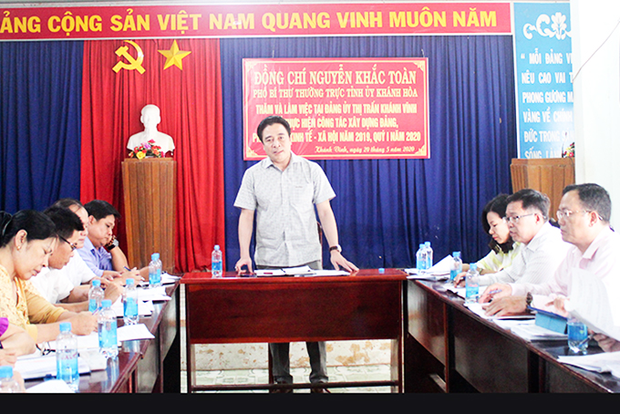 Ông Nguyễn Khắc Toàn kết luận tại buổi làm việc. 