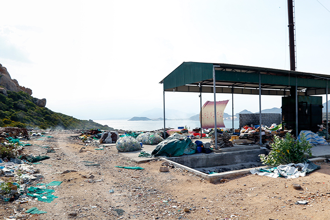 Khu vực xử lý rác thải trên đảo Bình Ba.