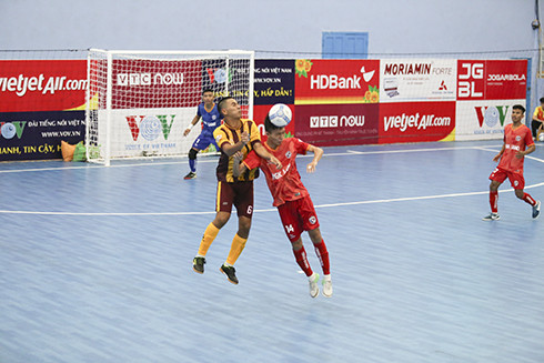 Trận đấu giữa 2 đội bóng VietFootball gặp Hưng Gia Khang Đăk Lăk.