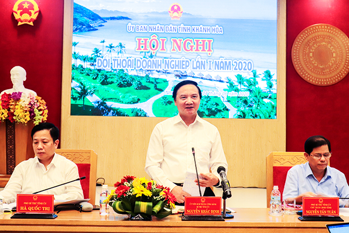 Ông Nguyễn Khắc Định phát biểu tại hội nghị đối thoại.
