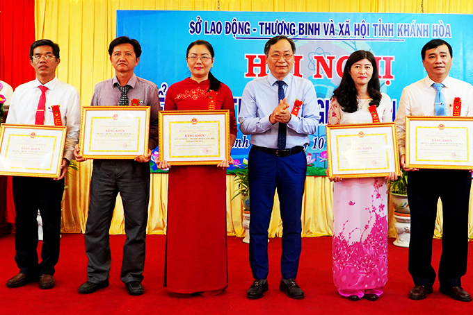 Hội nghị điển hình tiên tiến Sở Lao động - Thương binh và Xã hội: Khen thưởng 70 tập thể và cá nhân