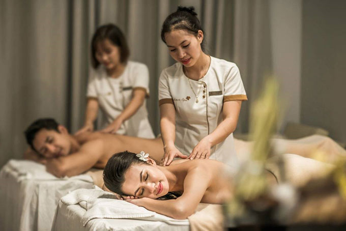 Các bài trị liệu massage đôi, massage đá nóng, massage tre… vốn làm nên tên tuổi thương hiệu Vincharm Spa đều được ưu đãi 30%