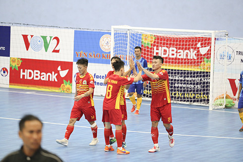 Niềm vui các cầu thủ Kariachain Sài Gòn trong một ngày thi đấu dễ.