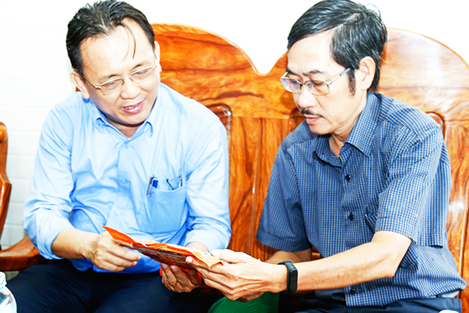 Hội đồng OCOP tỉnh khảo sát, kiểm tra cơ sở sản xuất chả cá Thuận.