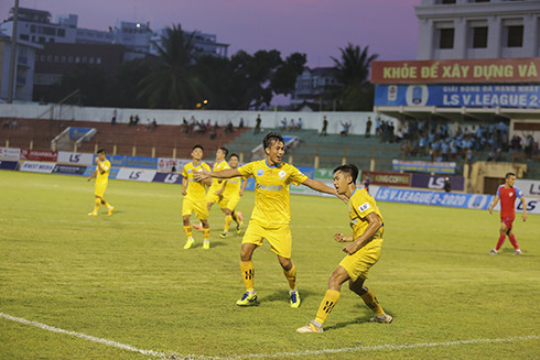 Các cầu thủ Sanna Khánh Hòa-Biển Việt Nam đang thi đấu thăng hoa tại giải hạng Nhất.