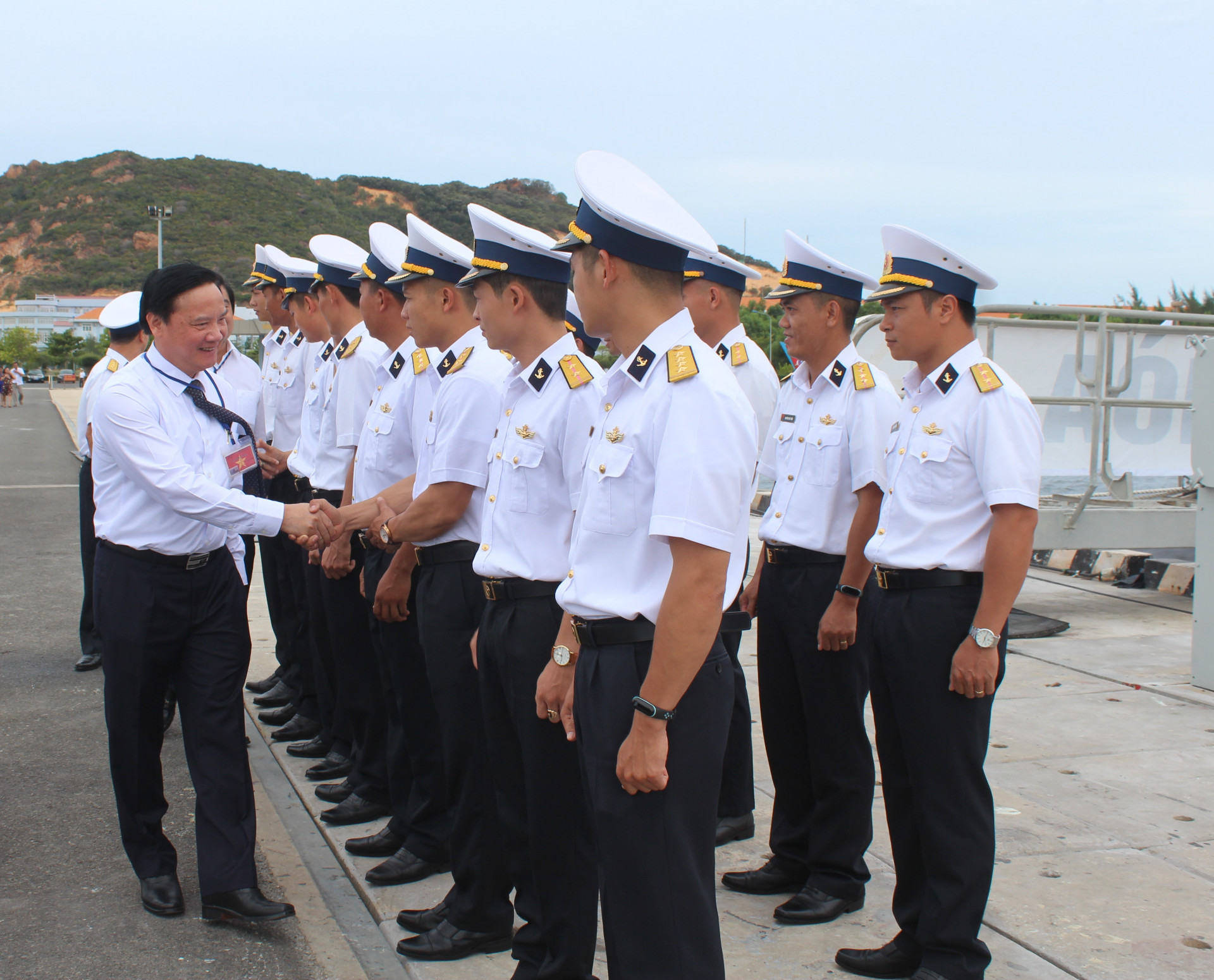 Đồng chí Nguyễn Khắc Định thăm hỏi, động viên cán bộ, chiến sĩ Tàu ngầm 185 - Khánh Hòa.