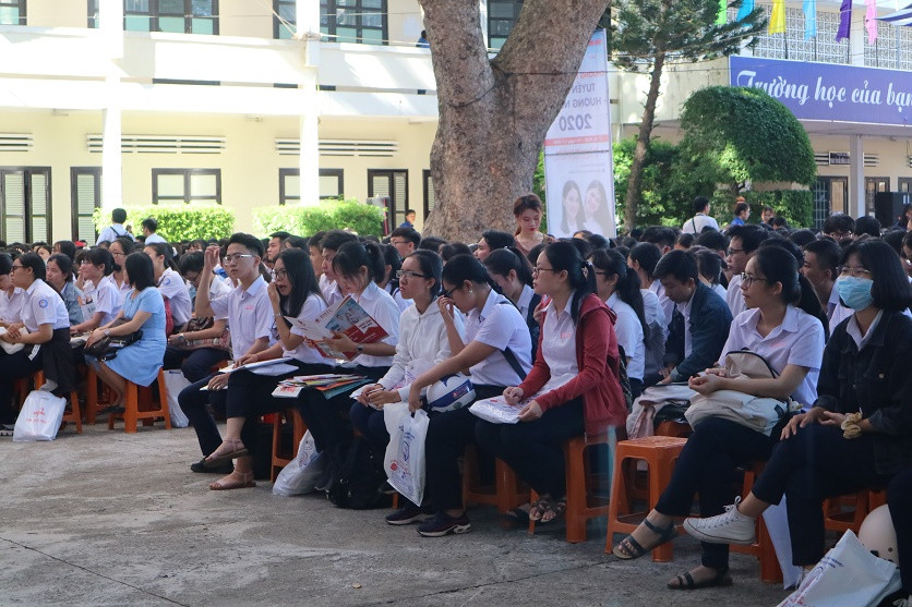 Chương trình có sự tham gia của hơn 2.000 học sinh trên địa bàn tỉnh Khánh Hòa. 