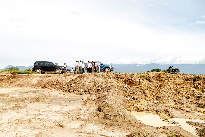 HĐND tỉnh giám sát việc khai thác khoáng sản  ở lòng hồ Suối Trầu, Ninh Xuân năm 2018.