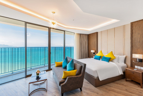 Khách sạn có phòng hướng biển với góc nhìn tuyệt đẹp, trang thiết bị nội thất rất sang trọng