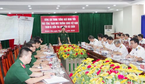 Trung tướng Ngô Minh Tiến kết luận tại buổi làm việc với Học viện Hải quân.