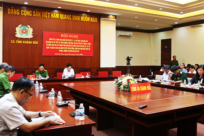 Các đại biểu dự hội nghị tại điểm cầu Khánh Hòa. 