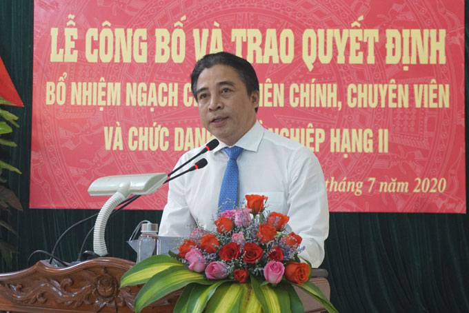 Ông Nguyễn Khắc Toàn phát biểu chúc mừng.