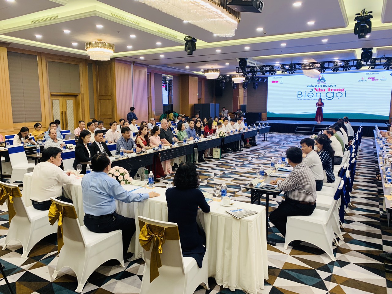 <p style= "text-align: justify; ">Quang cảnh hội thảo</p>