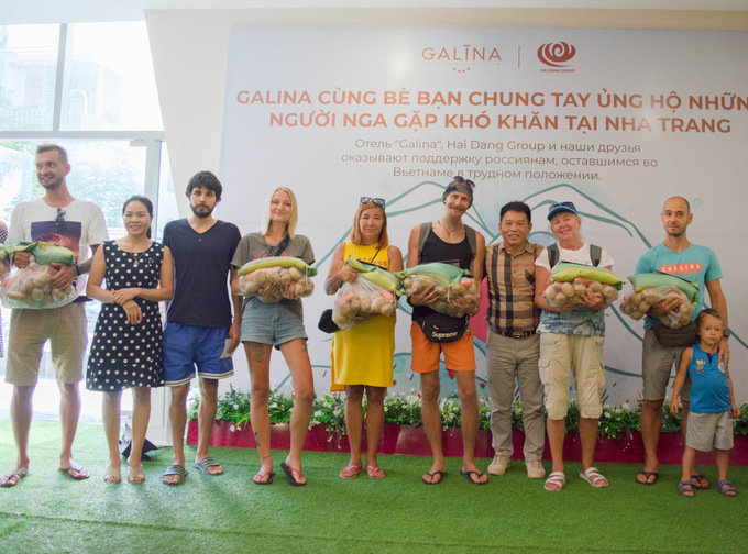 Chung tay ủng hộ những người Nga đang bị kẹt lại ở Nha Trang vì dịch Covid-19