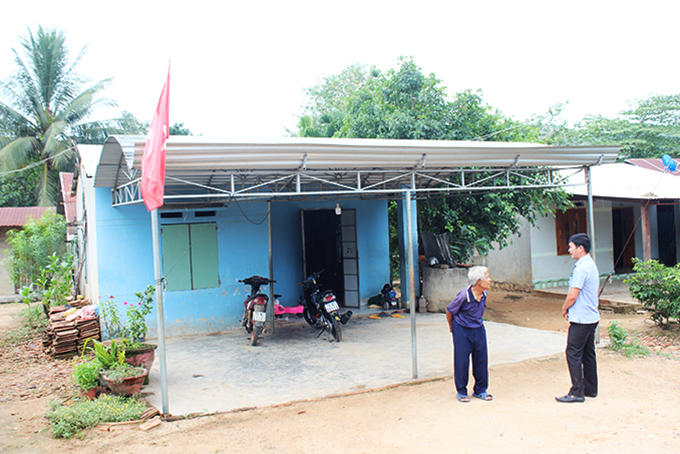 Phấn đấu không còn hộ nghèo là người có công