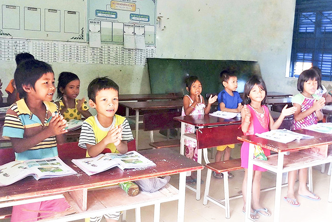 Giờ tăng cường tiếng Việt của học sinh thị xã Ninh Hòa.  