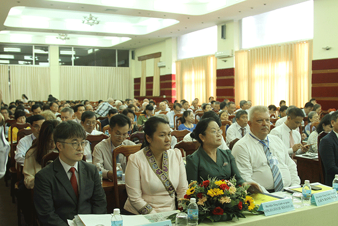 Các vị khách quốc tế đến tham dự đại hội.