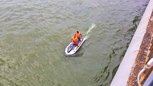 Một người đàn ông nhảy cầu Trần Phú, mất tích