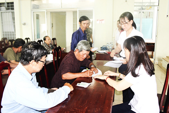 Chi hỗ trợ cho người lao động tại phường Phương Sơn, TP. Nha Trang.