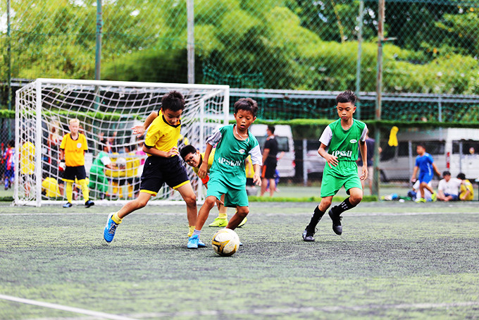 Trận đấu giữa cầu thủ U11 Starkid Khánh Hòa gặp AP Skill.