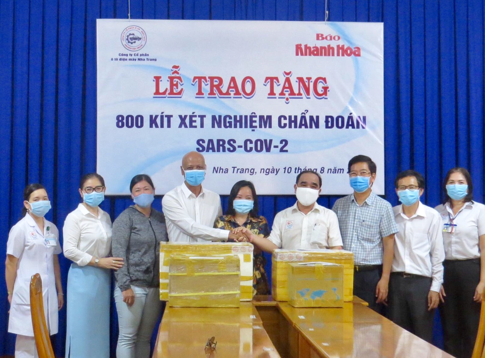 Bệnh viện Đa khoa tỉnh Khánh Hoà và Trung tâm Kiểm soát bệnh tật tỉnh tiếp nhận các bộ kit test