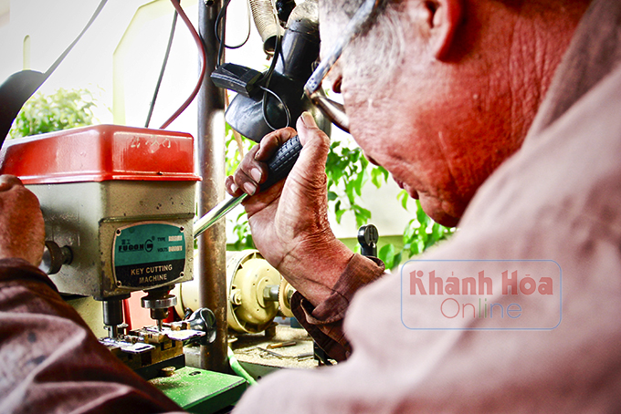 Vui buồn nghề sửa khóa