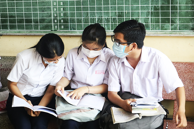 Tiếp tục theo dõi sức khỏe học sinh, giáo viên