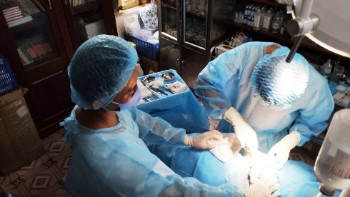 Bệnh xá đảo Nam Yết cấp cứu ngư dân gặp nạn