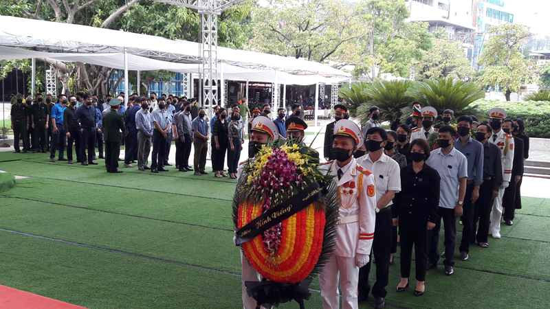 Đông đảo cán bộ, nhân dân viếng nguyên Tổng bí thư Lê Khả Phiêu