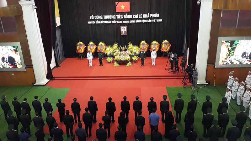 Tại Hội trường lớn, trung tâm Hội nghị 25B của tỉnh Thanh Hóa, lễ truy điệu đồng chí Thượng tướng Lê Khả Phiêu, nguyên Tổng bí Thư Ban chấp hành TW Đảng được tổ chức trọng thể.