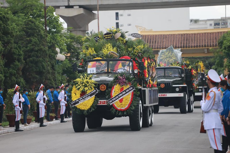 Đoàn xe đã đến nghĩa trang Mai Dịch - Hà Nội.