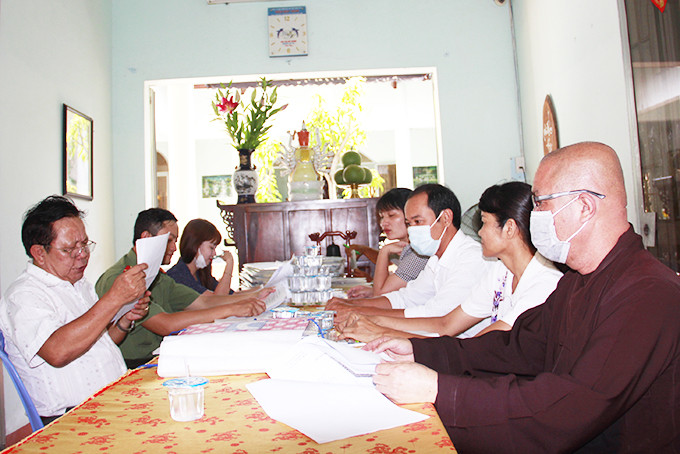 Đoàn kiểm tra tại Mái ấm chùa Thanh Sơn (thôn Thủy Triều, xã Cam Hải Đông, huyện Cam Lâm).