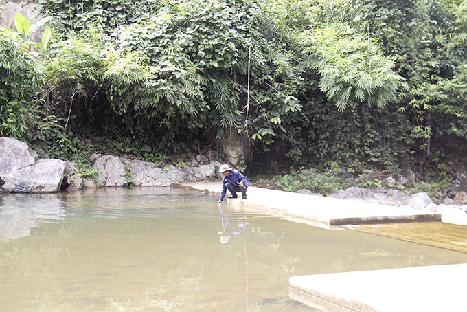 Nước sinh hoạt của người dân phần lớn phụ thuộc vào nguồn suối Tà Lương.