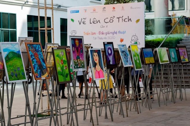 Trước đó vào tháng Sáu, Chương trình  "Thiện Nhân và những người bạn " tổ chức triển lãm “Vẽ lên cổ tích” của các họa sĩ nhí đã gây  được 85 triệu đồng. (Ảnh: PV/Vietnam+)