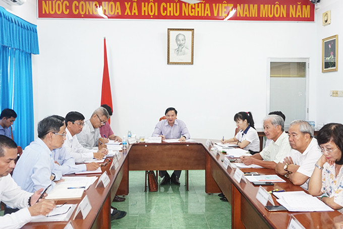 Ông Nguyễn Khắc Định tiếp dân. 