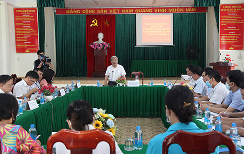 Ông Lê Xuân Thân làm việc với phường Vĩnh Nguyên