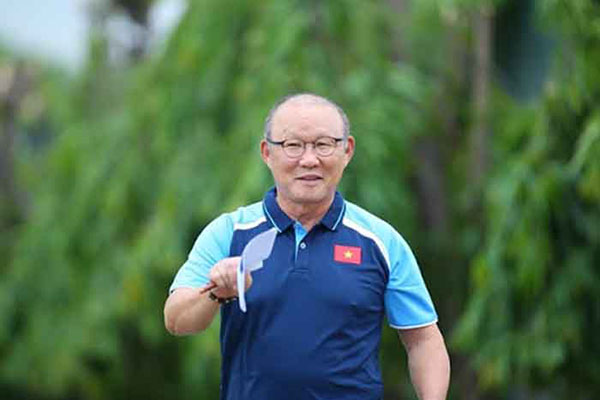 Thầy Park dặn dò các tuyển thủ U22 Việt Nam trước khi chia tay.