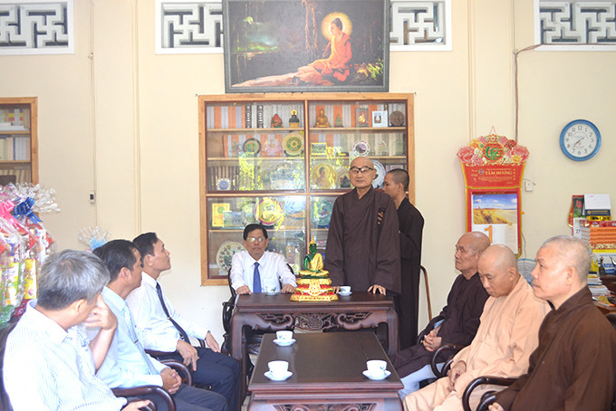 Hòa thượng Thích Ngộ Tánh - Trưởng Ban Trị sự GHPGVN tỉnh Khánh Hòa cảm ơn sự quan tâm của lãnh đạo tỉnh.