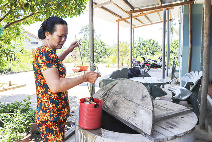 Giếng nước gia đình bà Nguyễn Thị Hải bị nhiễm phèn.