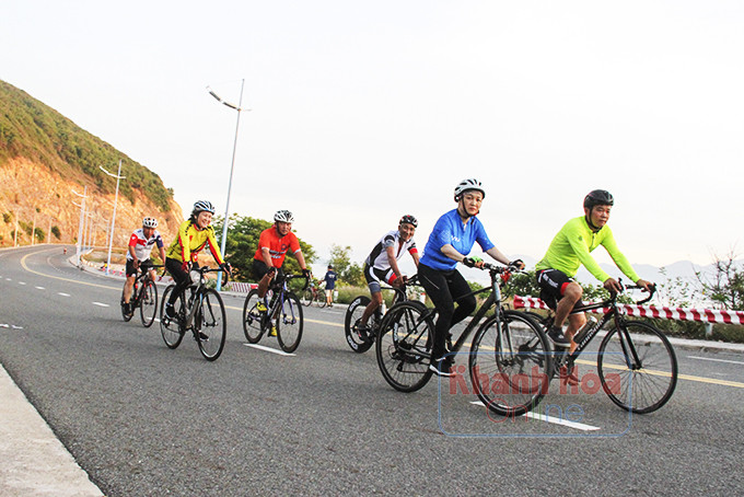 Người chơi xe đạp ở Nha Trang thường đạp xe trên cung đường biển Trần Phú - Phạm Văn Đồng nối dài  ra Lương Sơn, xã Vĩnh Lương.