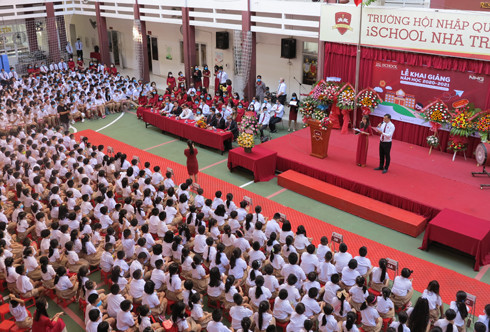 Quang cảnh lễ khai giảng Trường iSchool Nha Trang. 