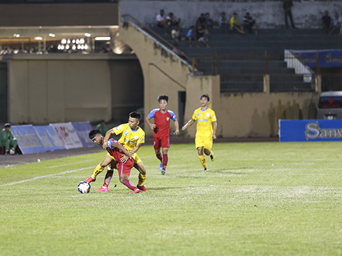 Trận đấu giữa Sanna Khánh Hòa-Biển Việt Nam với Đăk Lăk ở giải hạng Nhất năm nay.