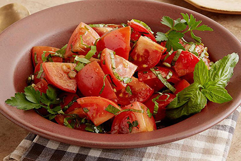 Cà chua có lượng calo thấp nhất khi ăn sống, giúp no lâu.