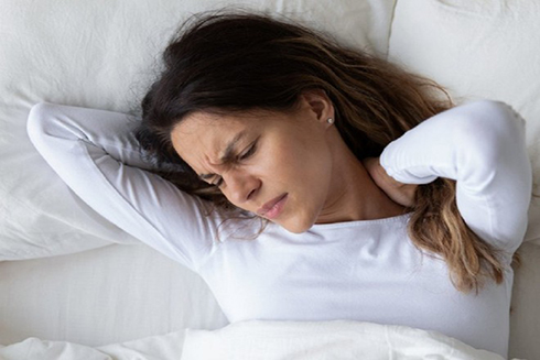 5 cách giúp bạn giảm đau mỏi lưng gáy sau khi thức dậy