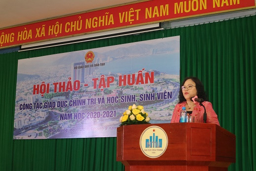 Thứ trưởng Bộ Giáo dục và Đào tạo Ngô Thị Minh phát biểu tại hội nghị. 