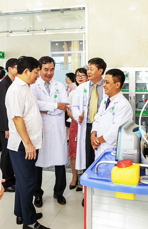 Đoàn thẩm định của Bộ Y tế kiểm tra thực tế tại Bệnh viện Đa khoa Sài Gòn Nha Trang.