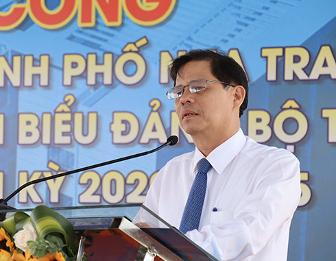 Ông Nguyễn Tấn Tuân phát biểu tại lễ khởi công
