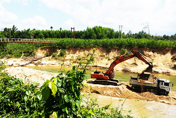 Vi phạm trong khai thác khoáng sản