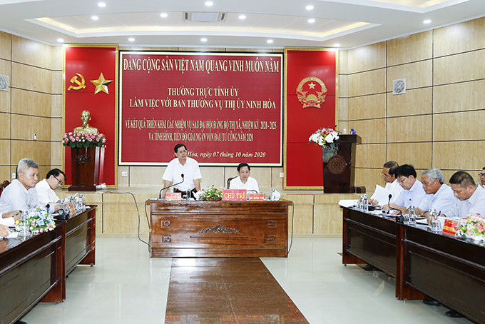 Ông Nguyễn Tấn Tuân kết luận tại buổi làm việc.